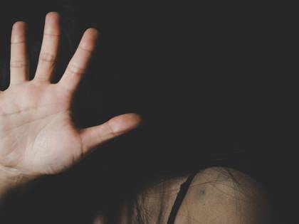 Nuova legge contro la violenza sulle donne. Ora la Francia toglie il segreto ai medici